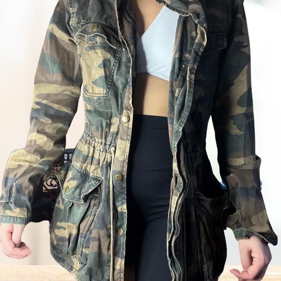 Talula Camo Zip up Jacket - size XS - - Picture 2 of 3